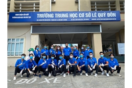 Đội hình áo xanh Trường Cao đẳng Cộng đồng Hà Nội đồng hành “Tiếp sức mùa thi - năm 2020”