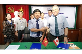Lế ký kết hợp tác giữa Hiệp hội cao đẳng cộng đồng Việt Nam với Trường Đại học Royal Roads (RRU) thành phố Victoria, bang British Columbia, Canada
