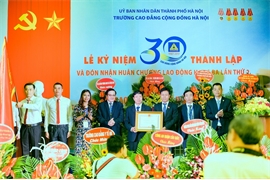 Lễ kỷ niệm 30 năm Thành lập trường và đón nhận Huân chương Lao động hạng ba