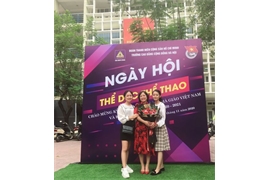 Người Mẹ Thứ Hai  Sinh viên Lê Thị Kim Anh – Nguyễn Thị Hồng KT1- K15 